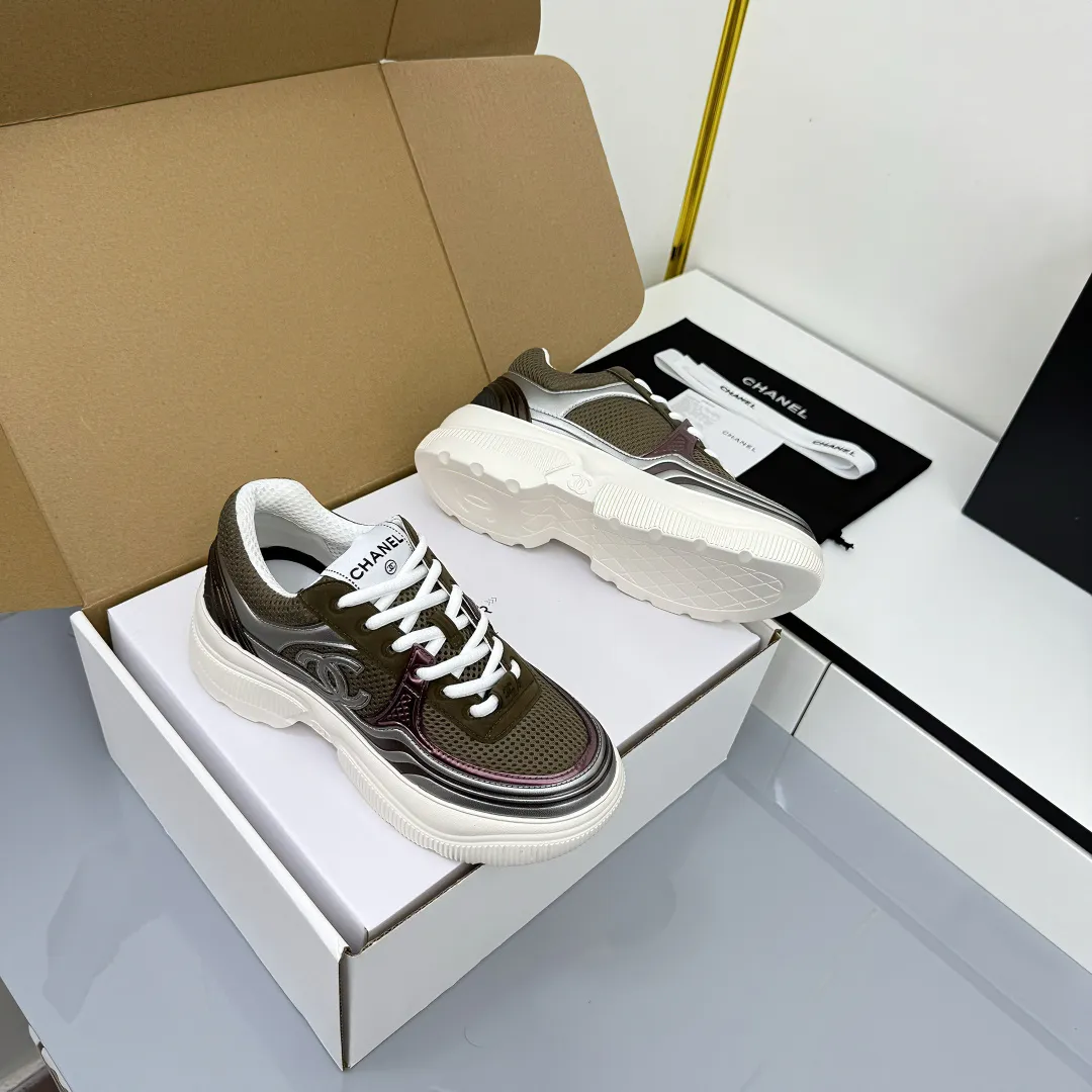 👟👟Ex-factory price 660👟👟 Chanel bread shoes ~ original calfskin panda shoes Chanel 25C latest hot style panda black and white sports shoes casual sneakers Xiaoxiang hot item classic black and white panda color coco girls must pay Fabric: original custom mixed sheepskin lining: original imported breathable mesh lining outsole: Original molded rubber + TPU combination Size: Women's 35-41 Buy now👉 Buy now👉